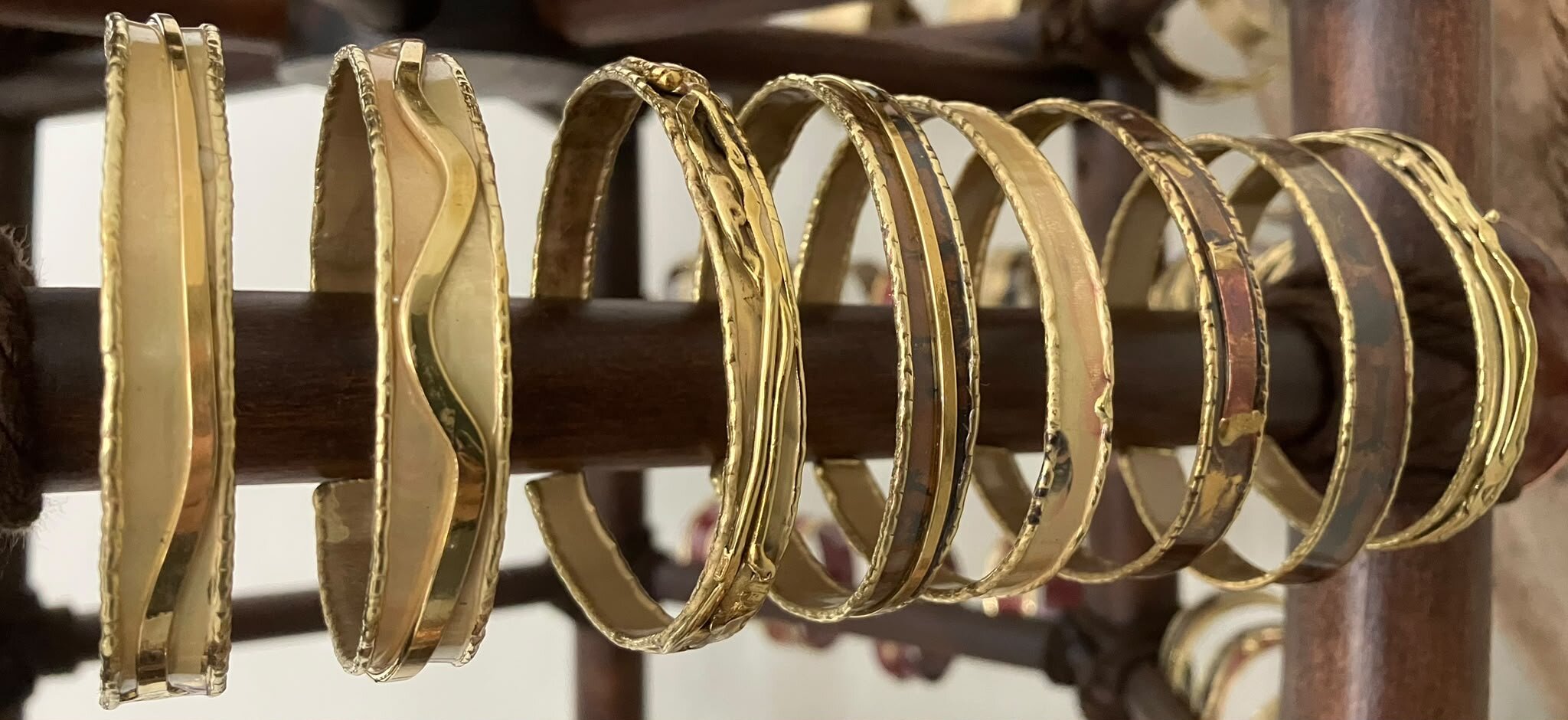 Assorted creative small bracelets in brass and mixed metals