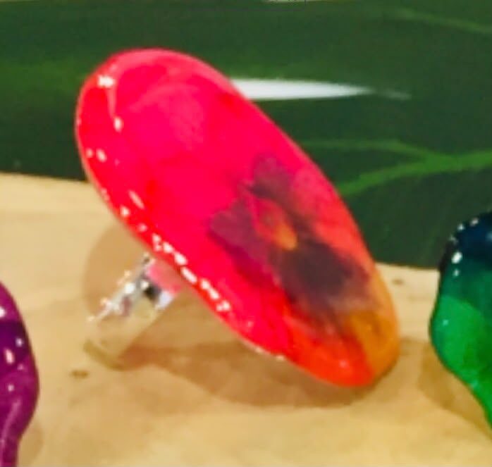 Red flower ring display